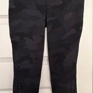 Lululemon Cropped Black Camouflage Leggings